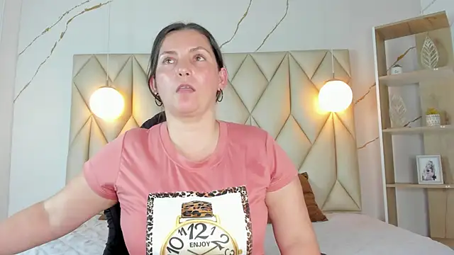 Snapshot of angelswets chatting on November 14, 2025, 3:44 pm angelswets online show from November 14, 2025, 3:44 pm