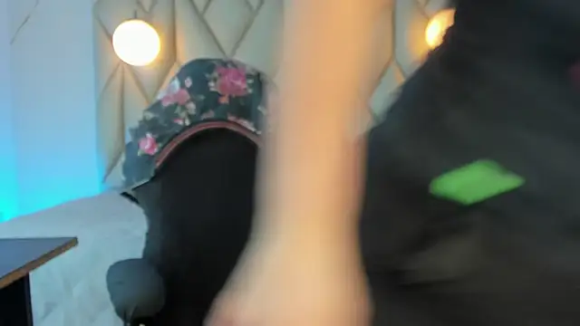 Snapshot of angelswets chatting on December 3, 2025, 1:53 pm angelswets online show from December 3, 2025, 1:53 pm