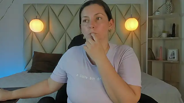 Snapshot of angelswets chatting on December 4, 2025, 1:42 pm angelswets online show from December 4, 2025, 1:42 pm