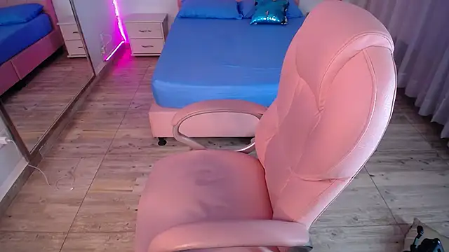 Snapshot of pettit_courtny chatting on January 3, 2025, 9:25 am pettit courtny online show from January 3, 2025, 9:25 am