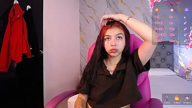 Snapshot of pettit_courtny chatting on February 15, 2025, 7:39 pm pettit courtny online show from February 15, 2025, 7:39 pm