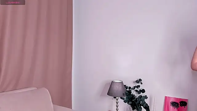 Snapshot of sincere_shyness chatting on February 12, 2025, 6:40 pm sincere shyness online show from February 12, 2025, 6:40 pm