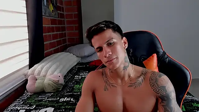 pettergrey1 online show from November 5, 2025, 9:26 pm