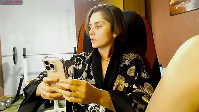 womanstrong78 online show from January 5, 2025, 6:24 pm