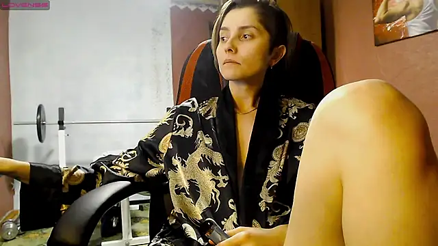 womanstrong78 online show from January 6, 2025, 4:02 pm