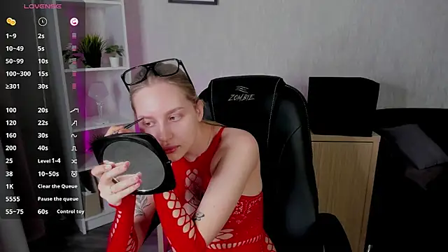 Carol  Cox online show from February 5, 2025, 10:22 pm