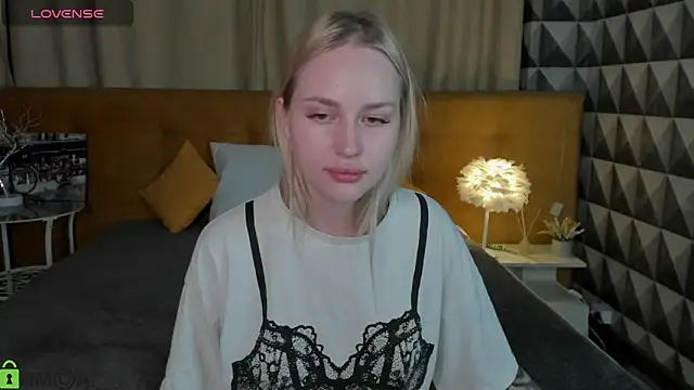 Carol  Cox online show from September 12, 2025, 12:55 am