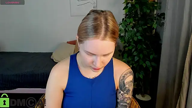 Carol  Cox online show from December 4, 2025, 10:29 pm