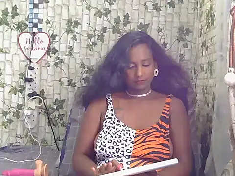 indiantina01 online show from February 13, 2025, 1:15 pm