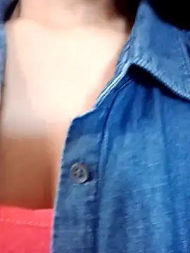 Snapshot of PequeArely chatting on February 9, 2025, 4:07 pm PequeArely online show from February 9, 2025, 4:07 pm