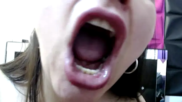 ScarletGlow1 online show from December 28, 2024, 3:26 am