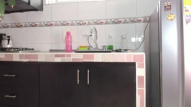 Snapshot of Fransheska-mon chatting on February 26, 2025, 10:09 pm Fransheska-mon online show from February 26, 2025, 10:09 pm
