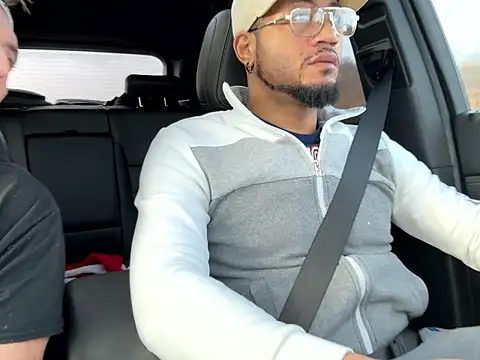 Snapshot of KySir1990 chatting on December 5, 2025, 2:03 pm KySir1990 online show from December 5, 2025, 2:03 pm