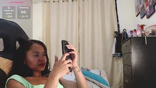 Samary thomas online show from December 22, 2024, 2:17 am