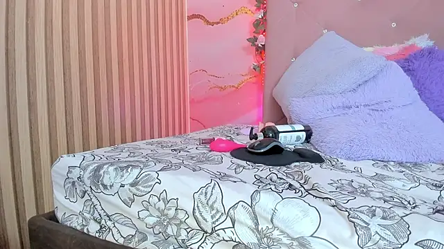 Taylor  cooper online show from March 9, 2025, 12:53 am