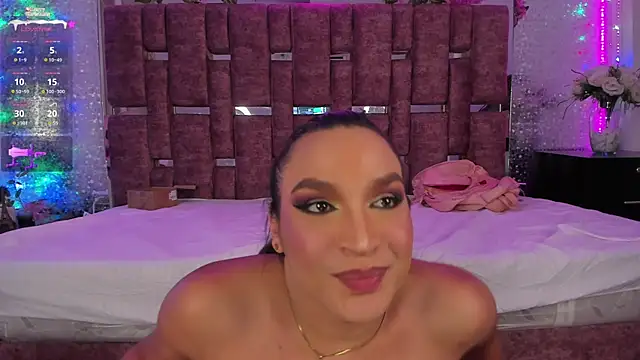 KylieVictoria online show from December 25, 2024, 9:02 am