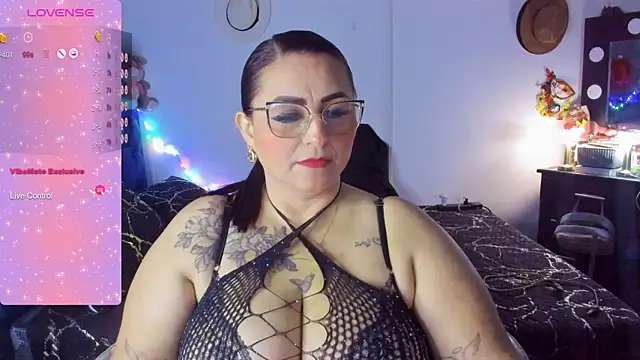 Ivonnee   online show from January 19, 2025, 2:47 am