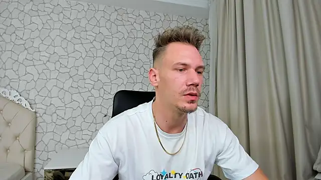 MateoBenjaminX online show from December 21, 2024, 4:46 pm