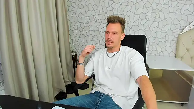 MateoBenjaminX online show from January 28, 2025, 6:17 pm