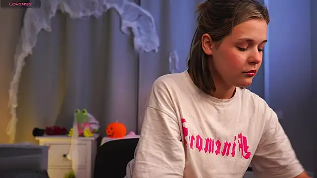 Snapshot of EthalGold chatting on November 7, 2025, 3:06 am EthalGold online show from November 7, 2025, 3:06 am