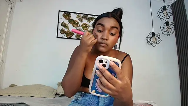 Snapshot of kayna_gomez chatting on February 12, 2025, 7:35 pm kayna gomez online show from February 12, 2025, 7:35 pm