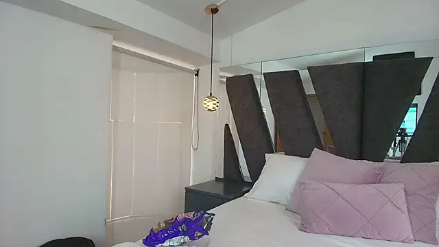 Snapshot of Milkdulce1 chatting on November 9, 2025, 12:47 pm Milkdulce1 online show from November 9, 2025, 12:47 pm