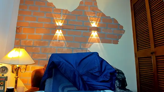 Snapshot of Dylanstonne chatting on March 19, 2025, 1:21 am Dylanstonne online show from March 19, 2025, 1:21 am