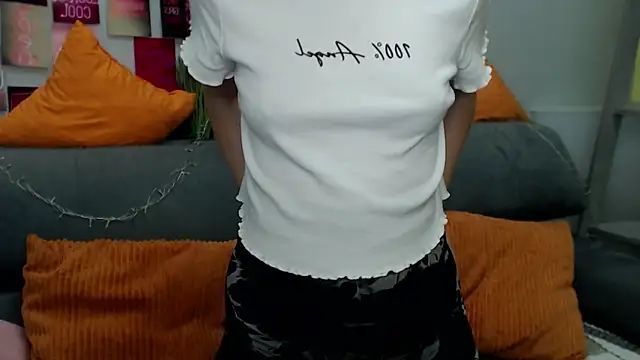 Snapshot of MilanaRoza chatting on October 26, 2025, 5:52 pm MilanaRoza online show from October 26, 2025, 5:52 pm