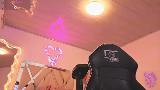 Laylafoxy tay online show from October 22, 2025, 3:07 am