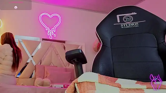 Laylafoxy tay online show from November 3, 2025, 3:19 am