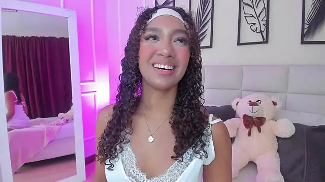 Snapshot of Amber__Sanchez chatting on March 6, 2025, 3:24 am Amber Sanchez online show from March 6, 2025, 3:24 am