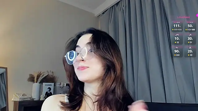 Snapshot of DracosMoon chatting on November 7, 2025, 7:08 am DracosMoon online show from November 7, 2025, 7:08 am