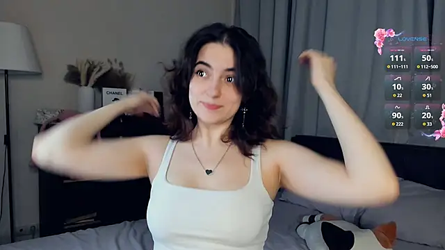 Snapshot of DracosMoon chatting on November 16, 2025, 7:03 am DracosMoon online show from November 16, 2025, 7:03 am