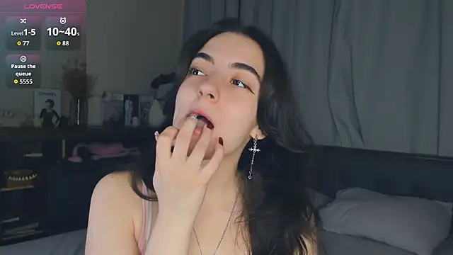 Snapshot of DracosMoon chatting on November 25, 2025, 7:08 am DracosMoon online show from November 25, 2025, 7:08 am