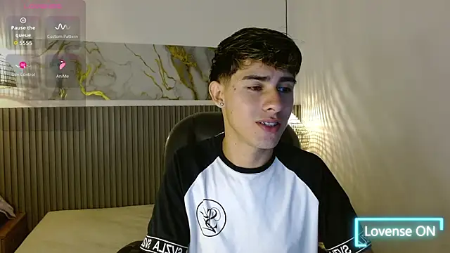 Snapshot of Dyla_n18 chatting on October 28, 2025, 9:28 pm Dyla n18 online show from October 28, 2025, 9:28 pm