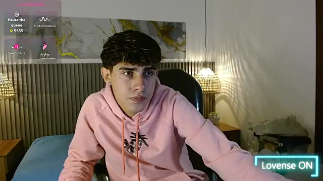 Snapshot of Dyla_n18 chatting on November 9, 2025, 7:34 pm Dyla n18 online show from November 9, 2025, 7:34 pm