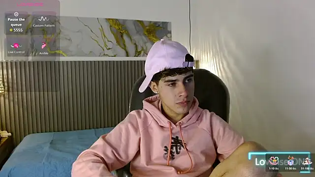 Snapshot of Dyla_n18 chatting on November 15, 2025, 7:32 pm Dyla n18 online show from November 15, 2025, 7:32 pm