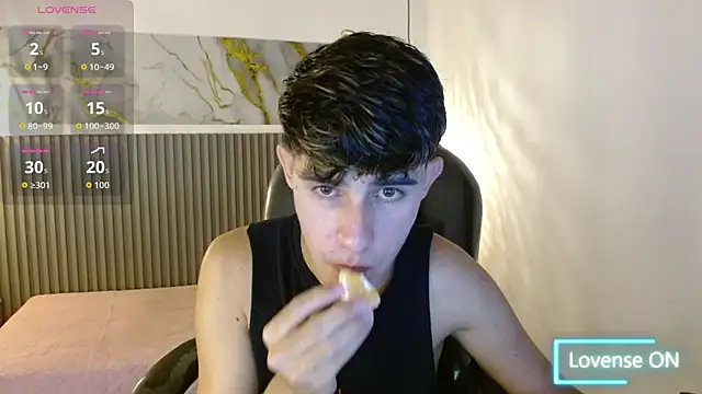 Snapshot of Dyla_n18 chatting on November 16, 2025, 8:47 pm Dyla n18 online show from November 16, 2025, 8:47 pm