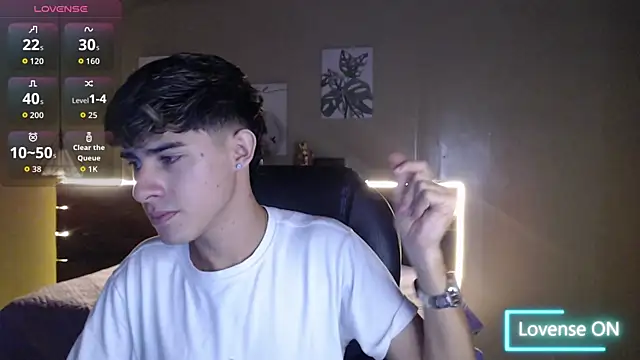 Snapshot of Dyla_n18 chatting on November 20, 2025, 8:08 pm Dyla n18 online show from November 20, 2025, 8:08 pm