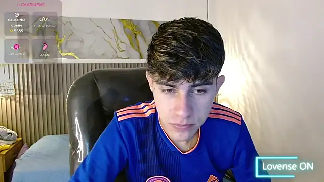 Snapshot of Dyla_n18 chatting on November 22, 2025, 7:35 pm Dyla n18 online show from November 22, 2025, 7:35 pm