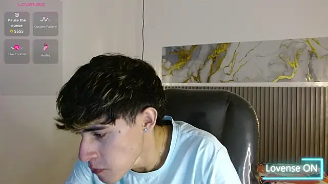 Snapshot of Dyla_n18 chatting on December 13, 2025, 8:04 pm Dyla n18 online show from December 13, 2025, 8:04 pm