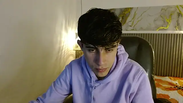 Snapshot of Dyla_n18 chatting on December 14, 2025, 6:34 pm Dyla n18 online show from December 14, 2025, 6:34 pm