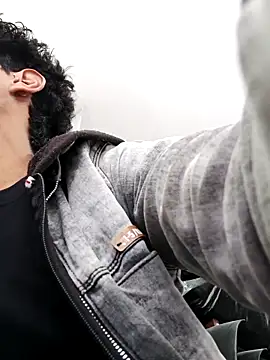 Snapshot of alexander32r chatting on September 15, 2025, 6:08 pm alexander32r online show from September 15, 2025, 6:08 pm