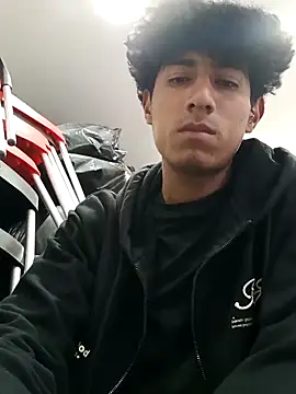 Snapshot of alexander32r chatting on September 23, 2025, 3:26 pm alexander32r online show from September 23, 2025, 3:26 pm