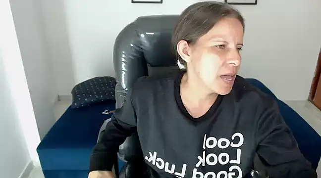 Snapshot of Milf_karlye chatting on December 17, 2024, 3:17 am Milf karlye online show from December 17, 2024, 3:17 am