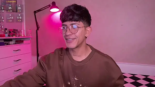 teobowny  online show from September 30, 2025, 12:32 pm