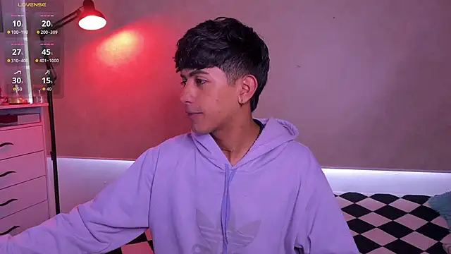 teobowny  online show from October 7, 2025, 12:35 pm