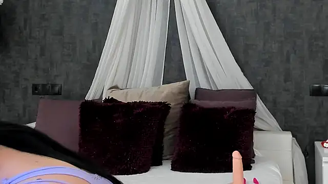 miss sophieX online show from January 22, 2025, 4:44 am