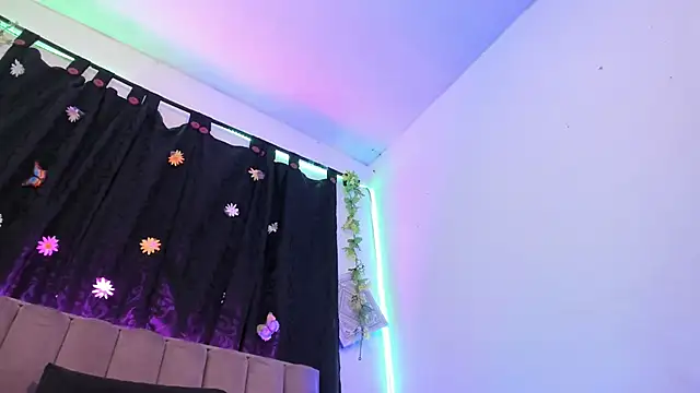 Snapshot of DeisyHarper chatting on September 30, 2025, 6:29 am DeisyHarper online show from September 30, 2025, 6:29 am