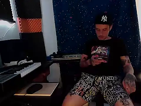 patrik tattoo  online show from February 5, 2025, 10:22 pm